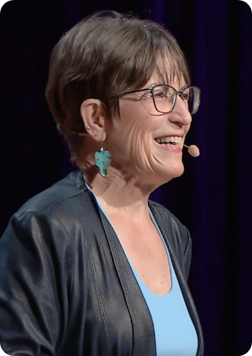 90.101_VMG-Vera-speaking-closeup_slider img
